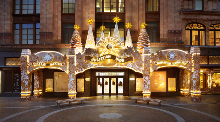 The Fabulous World of Dior and Enzo De Gasperi: How Fashion Houses Set the Trends in Christmas Decorations