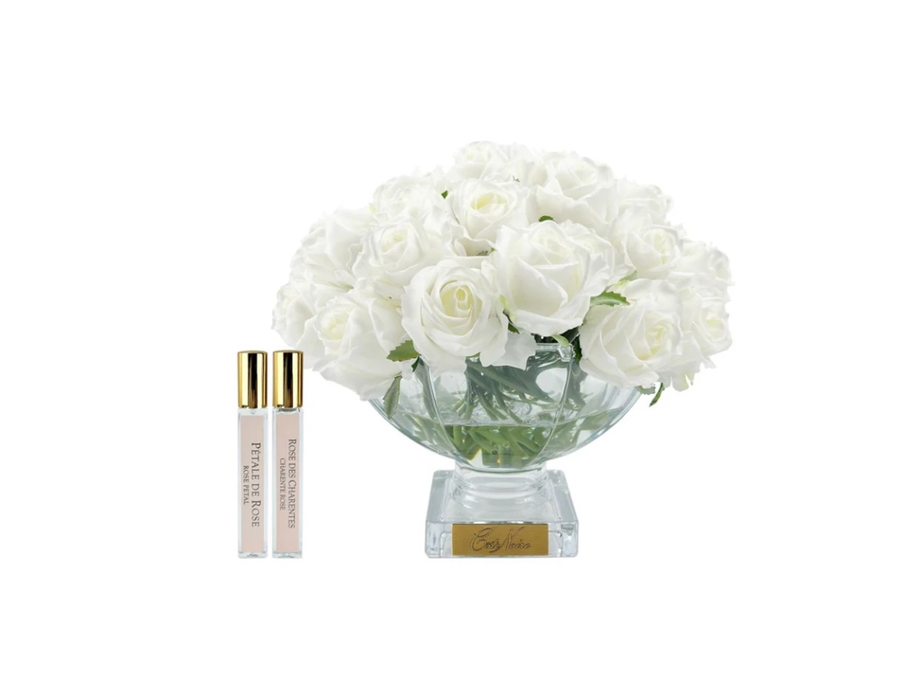 Parfumed bouquet of roses in transparent vase 