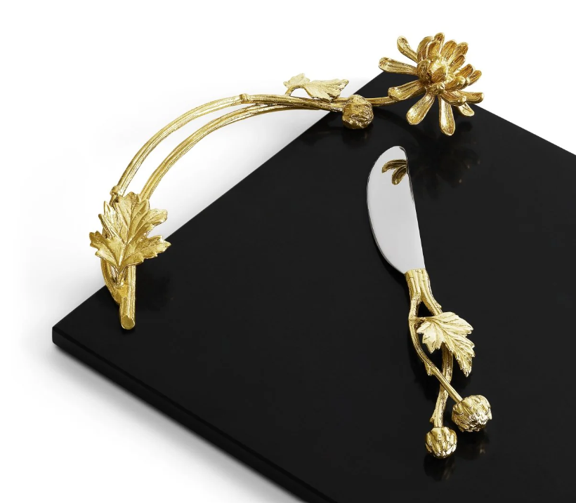 Dahlia Platou pentru cașcaval cu cuțit