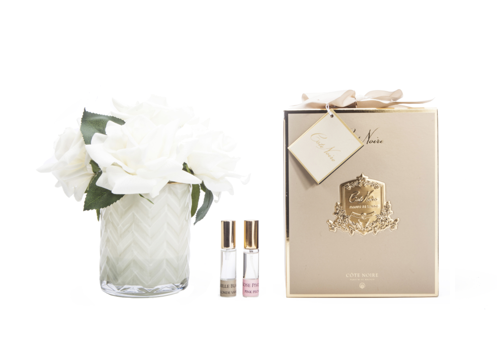 Perfumed bouquet of 5 roses in white vase Herringbone