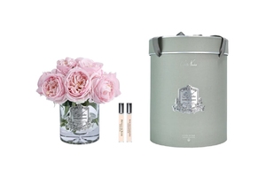 Perfumed bouquet of 7 roses Garden Rose in transparent vase