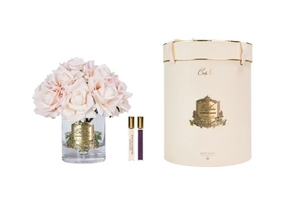 Parfumed bouquet of 13 roses in transparent vase
